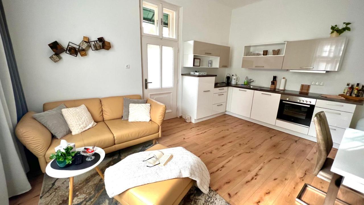 Apartment Im Gruenen レオーベン エクステリア 写真