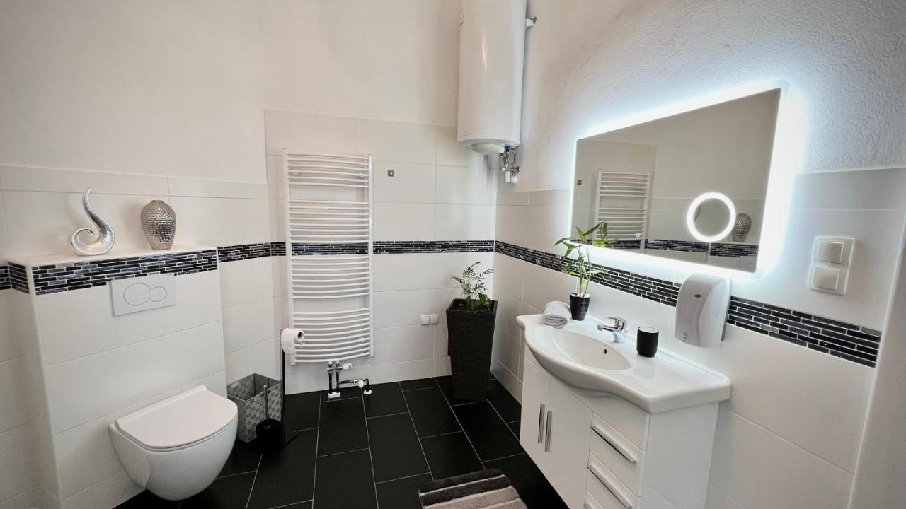 Apartment Im Gruenen レオーベン エクステリア 写真