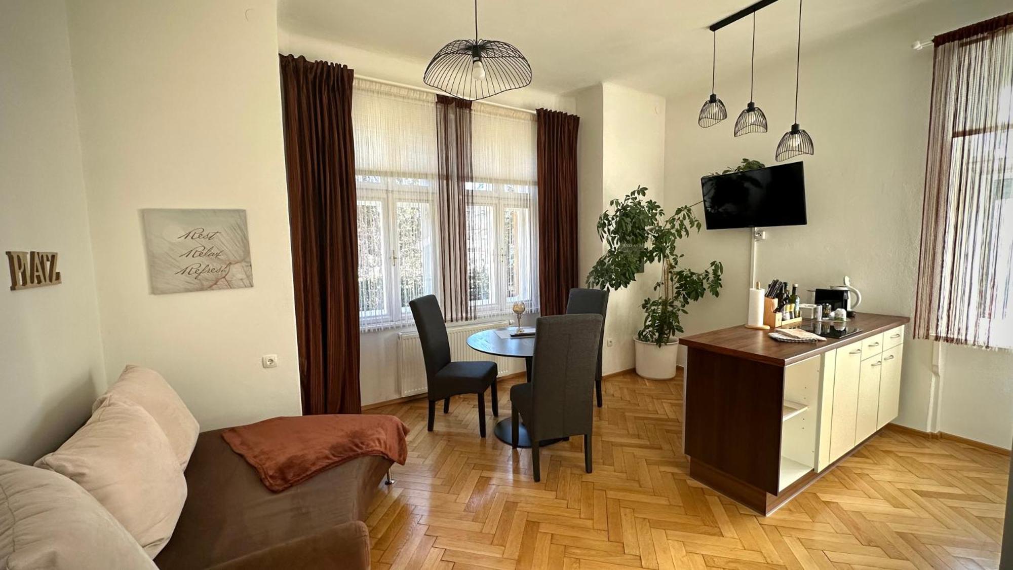 Apartment Im Gruenen レオーベン エクステリア 写真